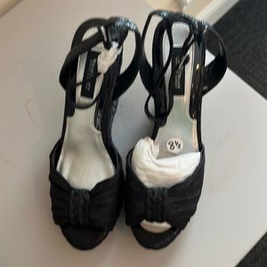 Black wedge